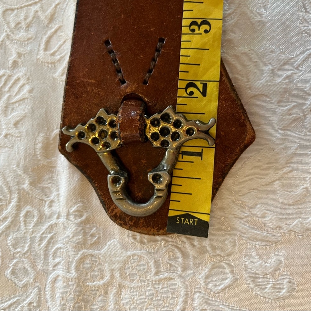 Vintage 70s leather belt with great hardware. Unmarked Etienne Aigner? - Picture 12 of 16